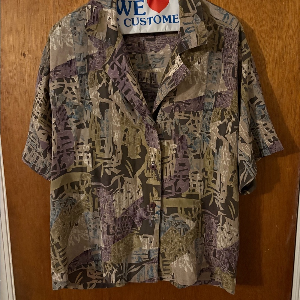 Abstract Print Short-Sleeve Button Front Blouse in Olive & Taupe